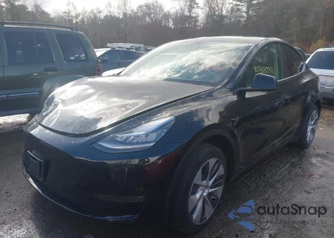 2022 Tesla Model Y Long Range Dual Motor All-Wheel Drive z USA, uszkodzony, nr VIN 7SAYGDEE7NA008549